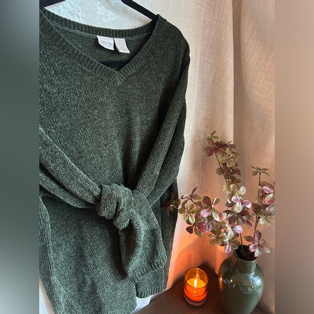Vintage olive green v-neck sweater